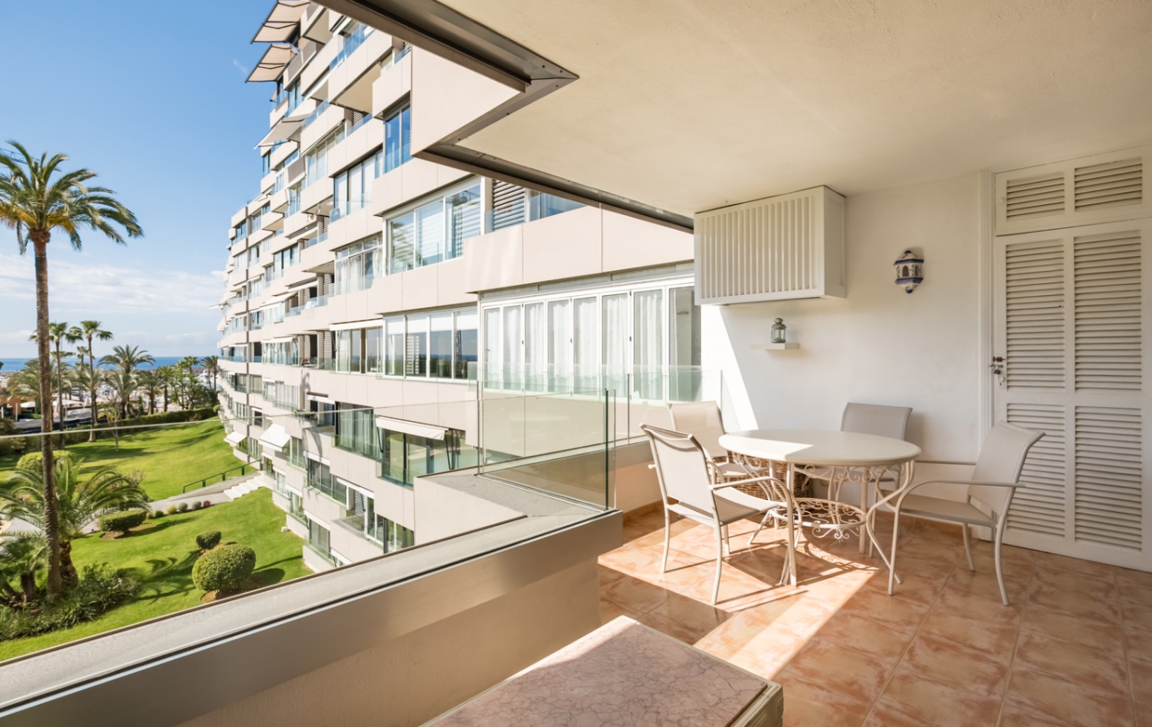 Bright, sunny apartment with sea & marina views