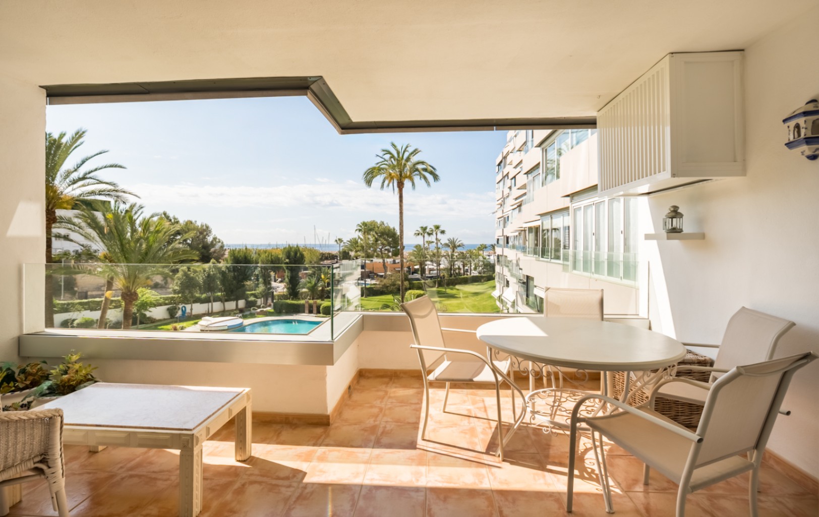 Bright, sunny apartment with sea & marina views